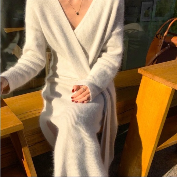 Wrap dress in ivory (wool material) in one size - Picture 1 of 5
